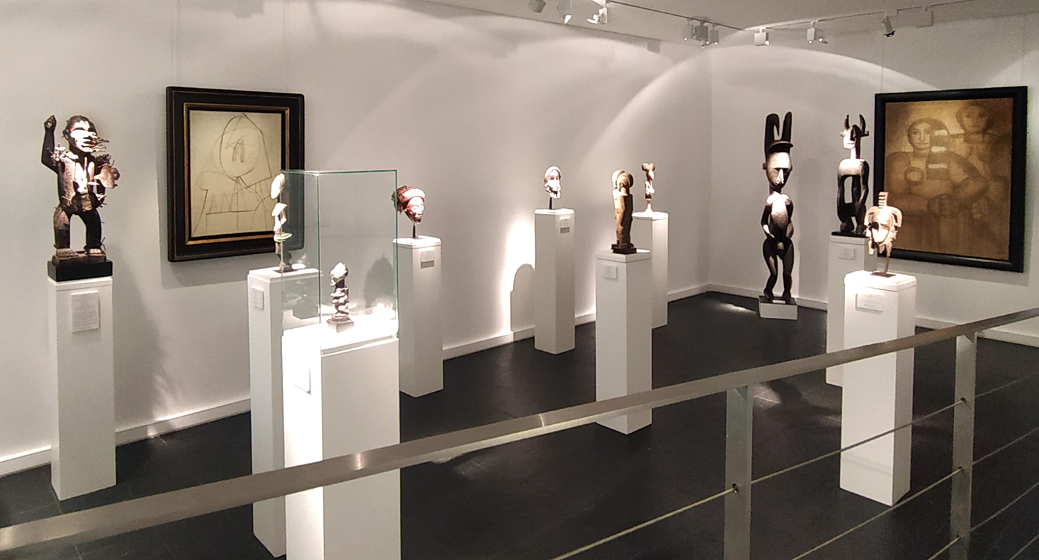 The exhibition space at 3bis rue des Beaux-Arts features works by Fernand Léger and Pablo Picasso, as well as a collection of tribal art (Congo, Tshokwe, Dan, Ligbi/Djimini, Bozo, Abelam, Bukie, Baule, Songye, Lobi).